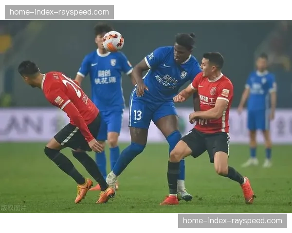 武汉三镇官方公告，前锋马尔康训练中肌肉拉伤，预计将缺席四周